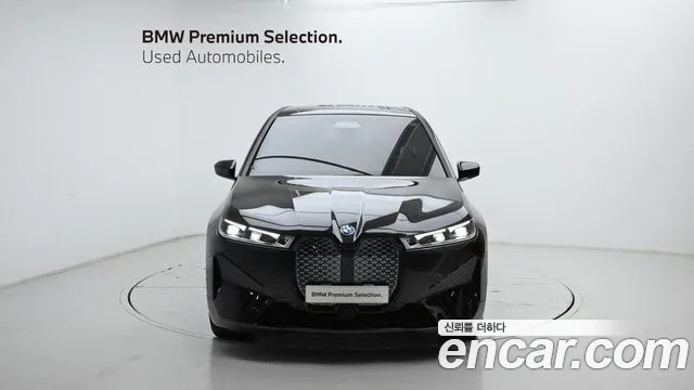 BMW iX — Фото автомобиля 3