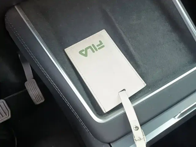 Tesla Model Y — Фото автомобиля 8