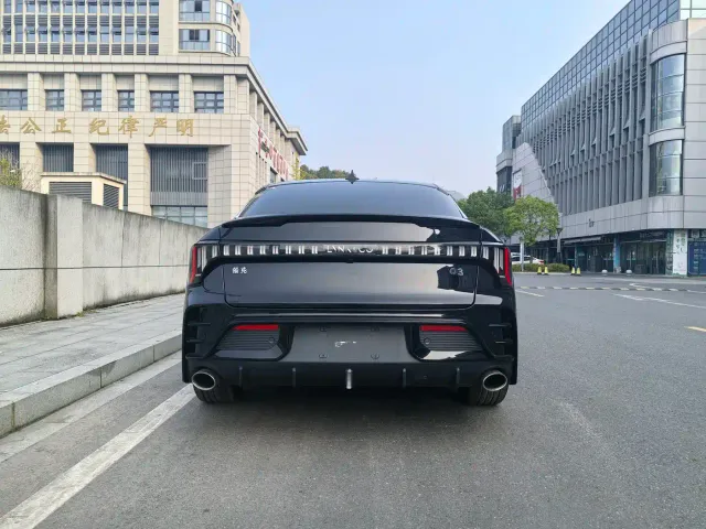 Lynk & Co 03 — Фото автомобиля 7