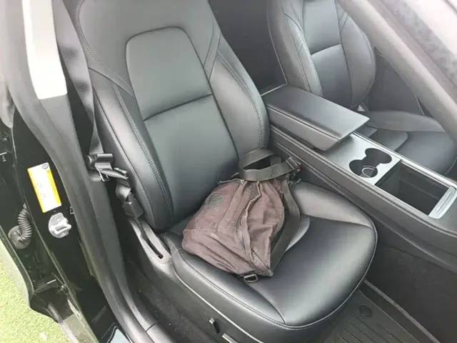 Tesla Model Y — Фото автомобиля 24