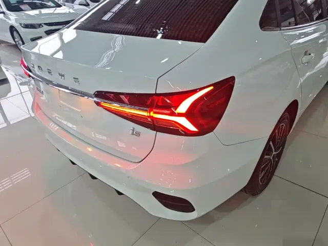 Roewe i5 — Фото автомобиля 7