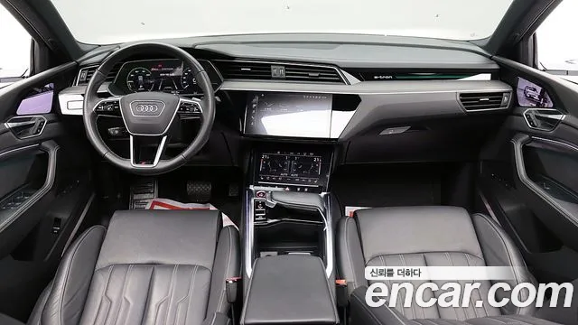 Audi e-tron — Фото автомобиля 19