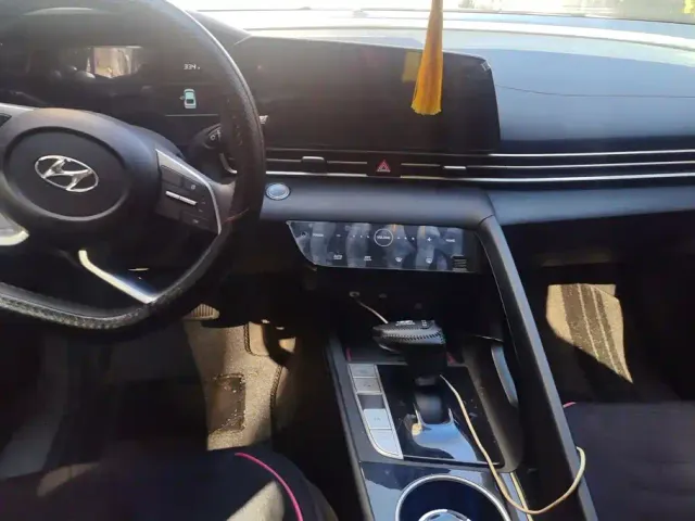 Hyundai Elantra — Фото автомобиля 13