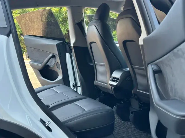 Tesla Model Y — Фото автомобиля 9