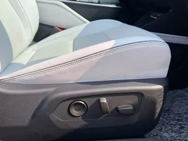 Cadillac Cadillac GT4 2023 25T Premium Edition — Фото автомобиля 27