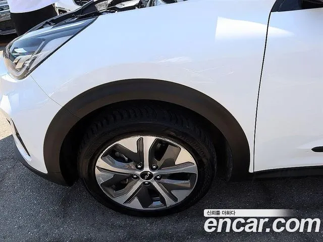 Kia Niro — Фото автомобиля 18