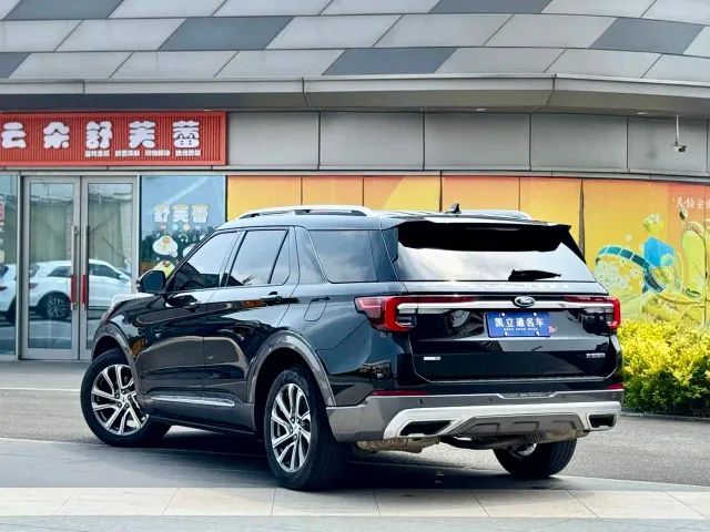 Ford Explorer — Фото автомобиля 3