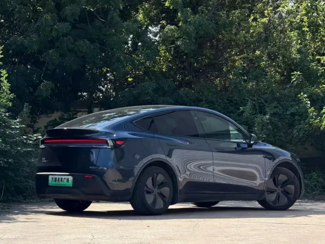 Tesla Model Y — Фото автомобиля 6