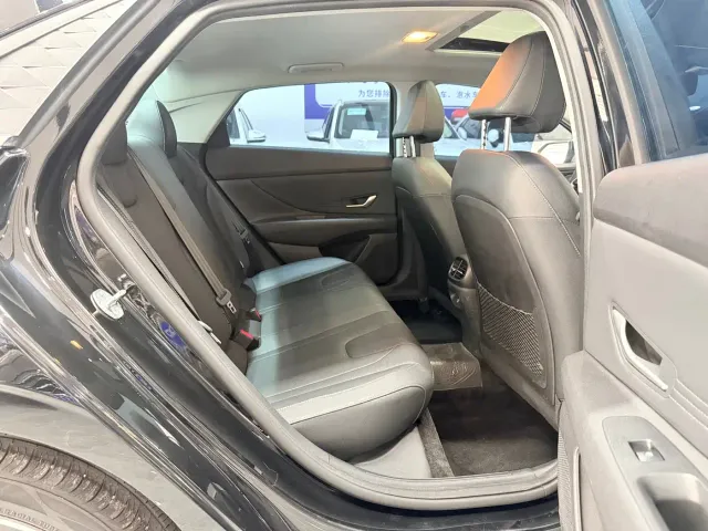 Hyundai Elantra — Фото автомобиля 11