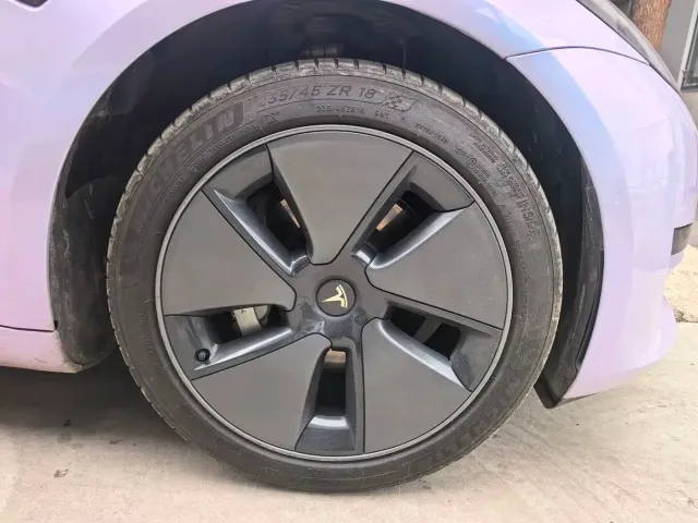 Tesla Model 3 — Фото автомобиля 5