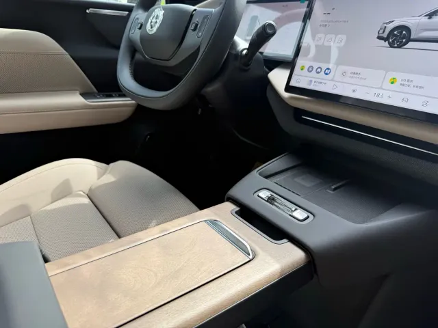 Volvo XC70 Plug-in Hybrid — Фото автомобиля 12