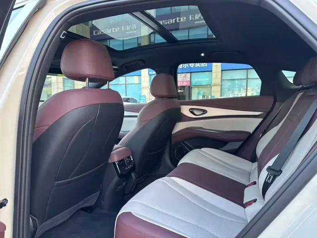 BYD Seal 07 DM-i — Фото автомобиля 10