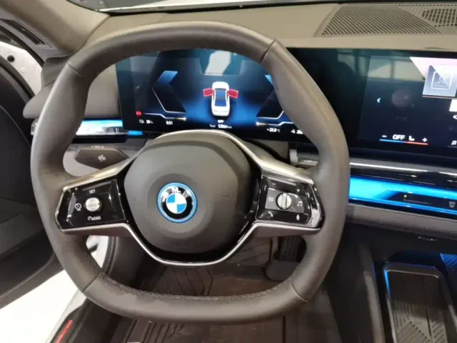 BMW i5 — Фото автомобиля 10