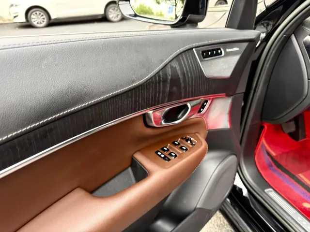 Volvo XC90 — Фото автомобиля 7