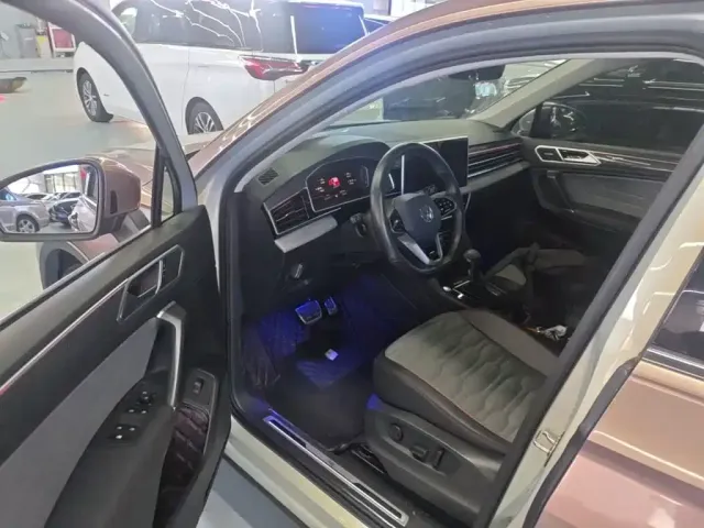 Volkswagen Tiguan L — Фото автомобиля 11