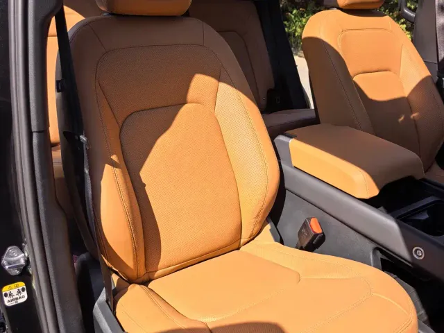 Land Rover Defender — Фото автомобиля 12