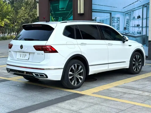 Volkswagen Tiguan L — Фото автомобиля 3