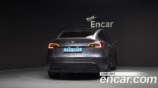 Tesla Model Y — Фото автомобиля 2