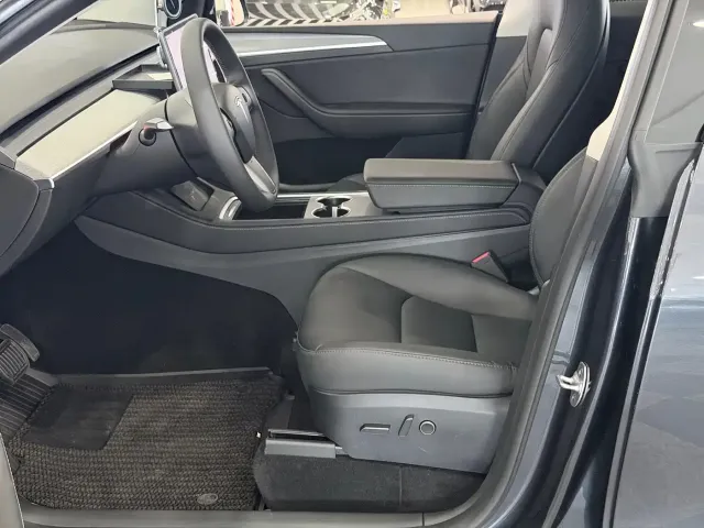 Tesla Model Y — Фото автомобиля 6