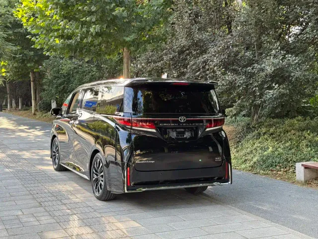 Toyota Vellfire — Фото автомобиля 4