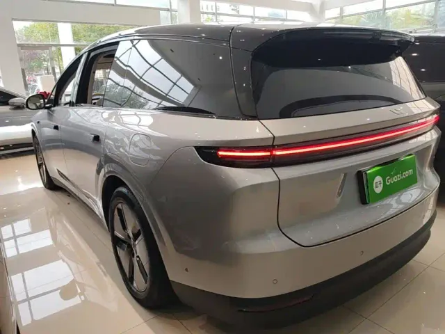 Li Auto i8 — Фото автомобиля 4