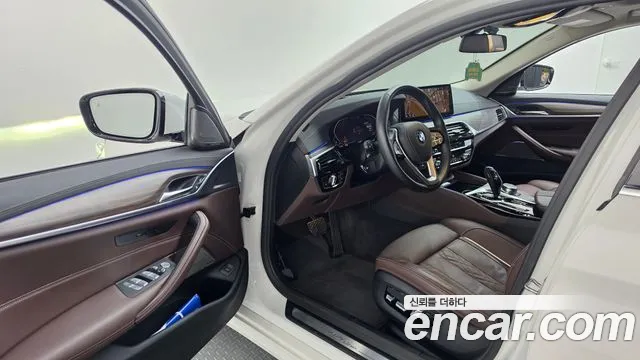BMW 5 Series G30 — Фото автомобиля 15