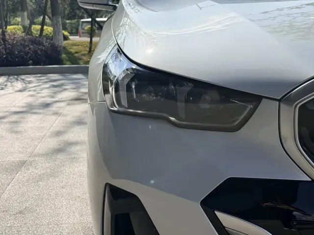 BMW 5 Series — Фото автомобиля 9