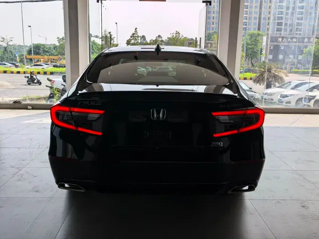 Honda Accord — Фото автомобиля 10