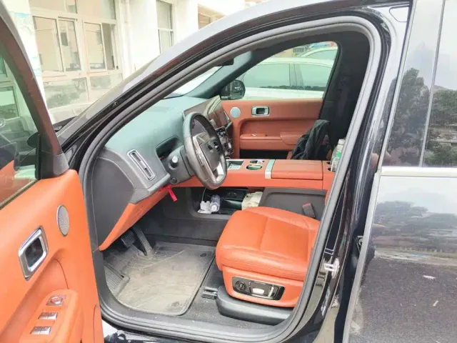 Li Auto L8 — Фото автомобиля 8