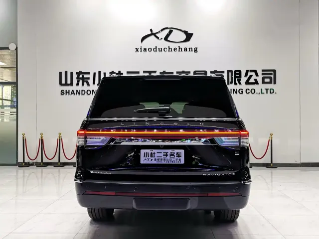 Lincoln Navigator — Фото автомобиля 13