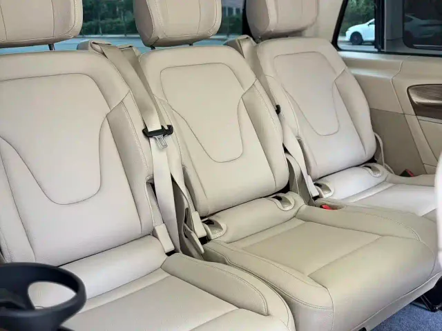 Mercedes-Benz V-Class — Фото автомобиля 11