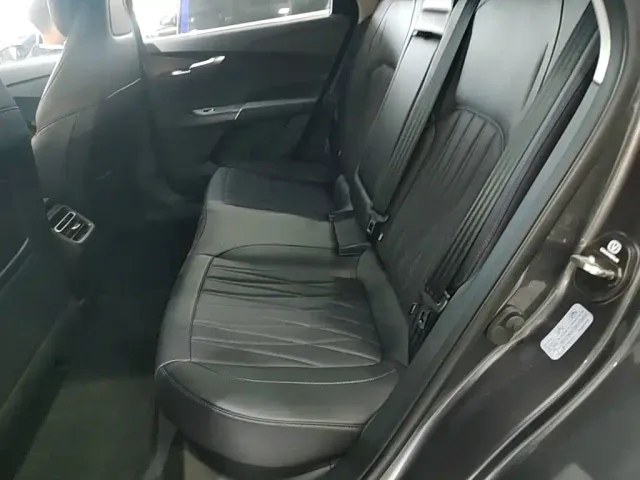 Changan Eado PHEV — Фото автомобиля 16