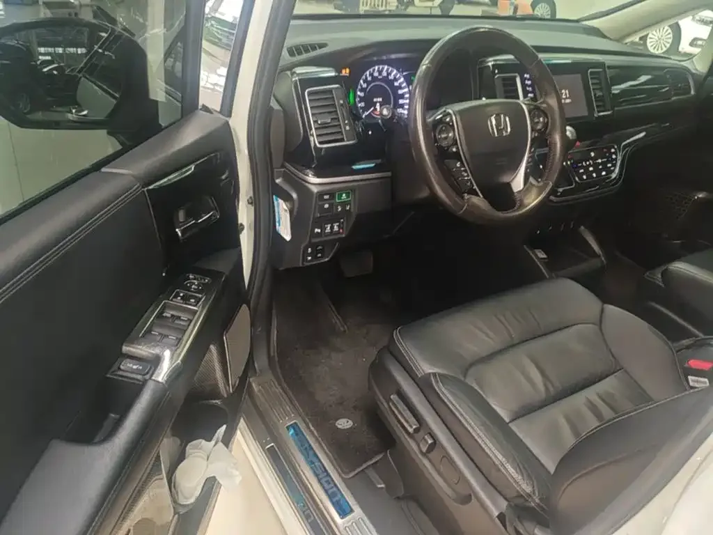 Honda Elysion 2019 2.0L Hybrid Luxury Edition — Фото автомобиля 15