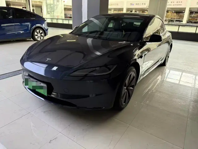Фотография автомобиля — Tesla Model 3