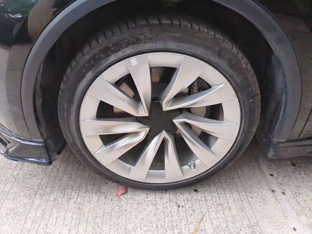 Tesla Model Y — Фото автомобиля 22