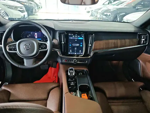 Volvo S90 — Фото автомобиля 9