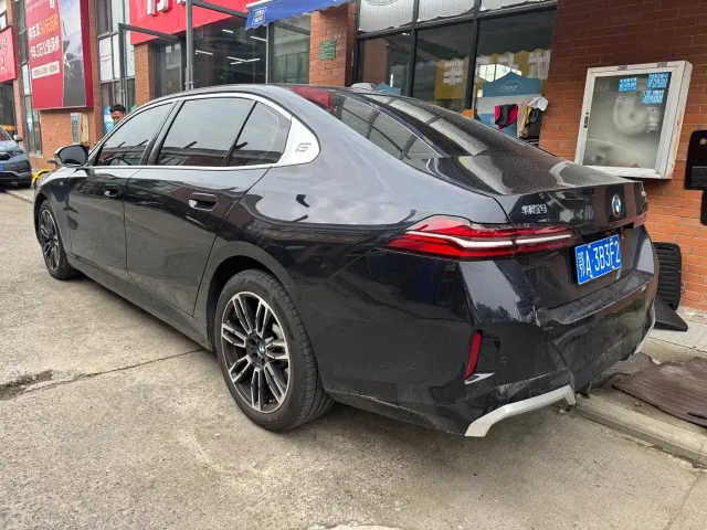 BMW 5 Series — Фото автомобиля 5