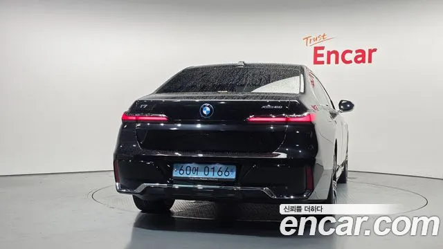 BMW i7 — Фото автомобиля 3