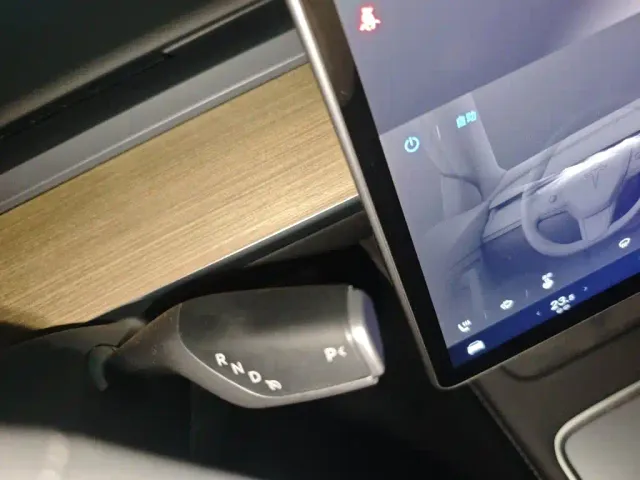Tesla Model Y — Фото автомобиля 6