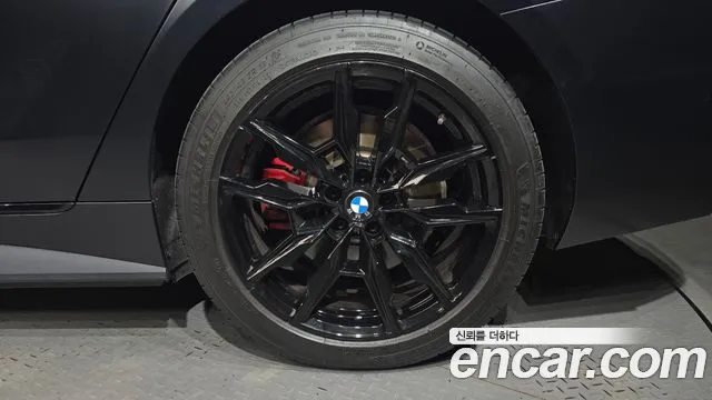 BMW i4 — Фото автомобиля 19