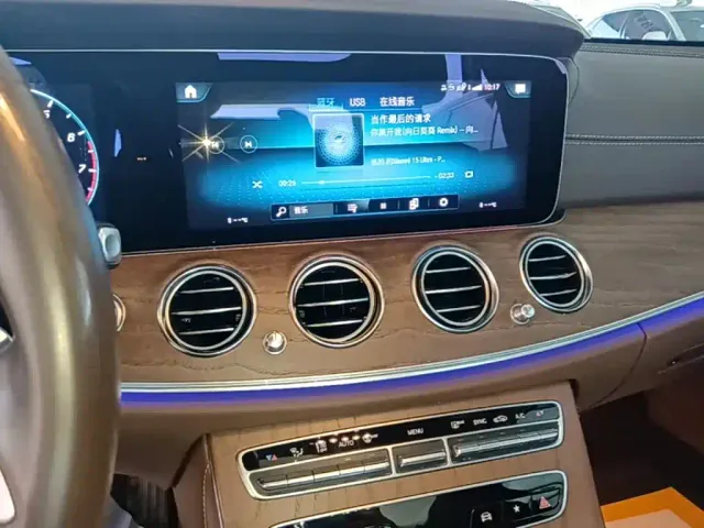 Mercedes-Benz E-Class — Фото автомобиля 12