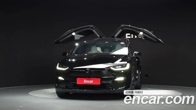 Tesla Model X — Фото автомобиля 3