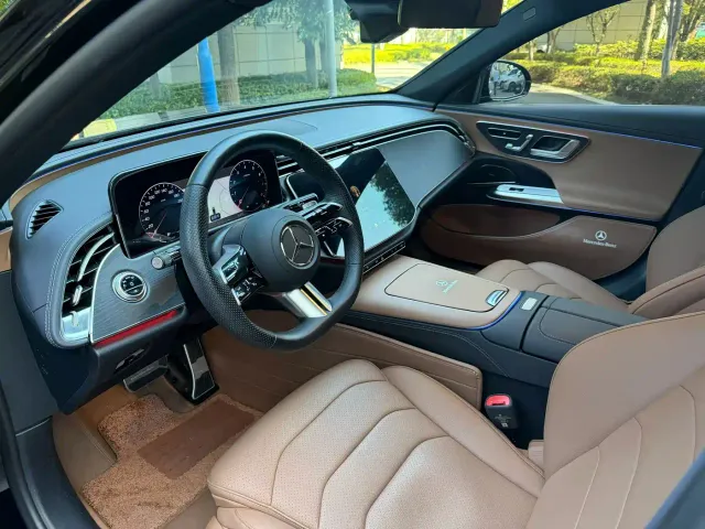Mercedes-Benz E-Class — Фото автомобиля 4