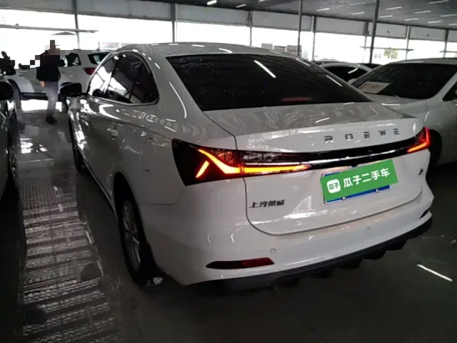 Roewe i5 — Фото автомобиля 4