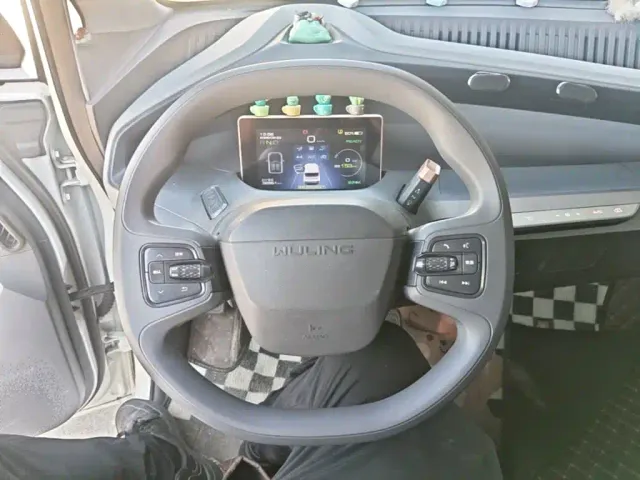 Wuling NanoEV — Фото автомобиля 10