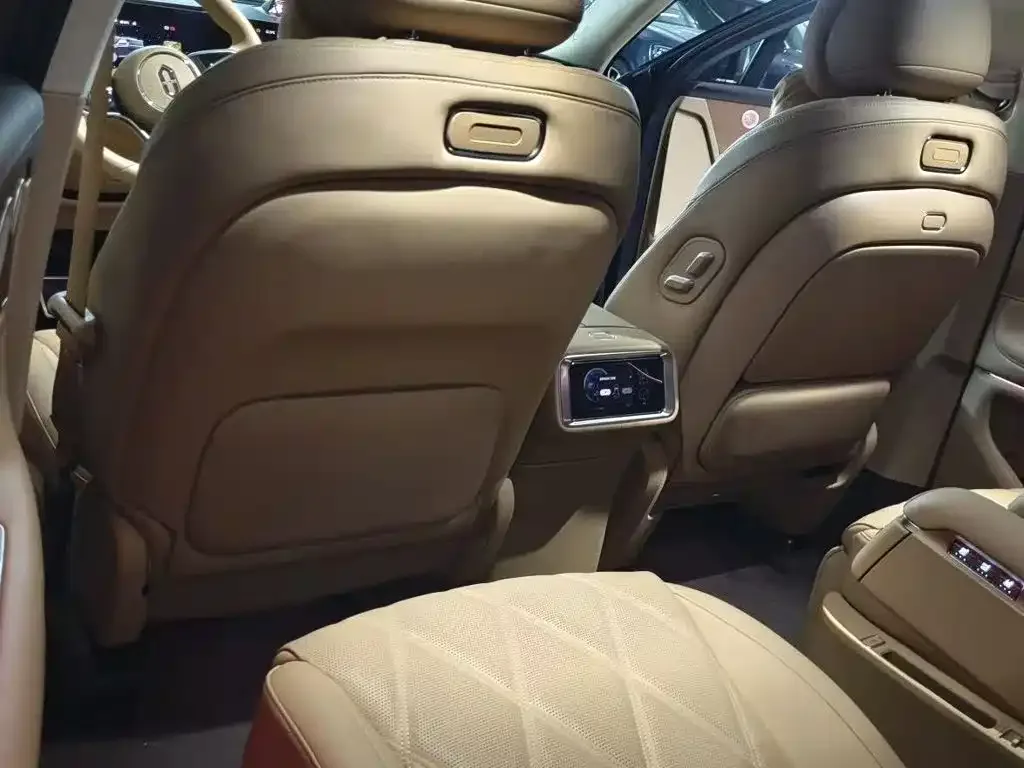 AITO Wenjie AITO M9 2025 Extended Range Ultra 52kWh 6-Seater — Фото автомобиля 3