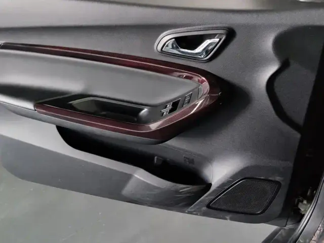 QQ New Energy Little Ant 2022 Facelift Sweet Edition Half Sugar NMC 30.6kWh 30kW 301km — Фото автомобиля 7
