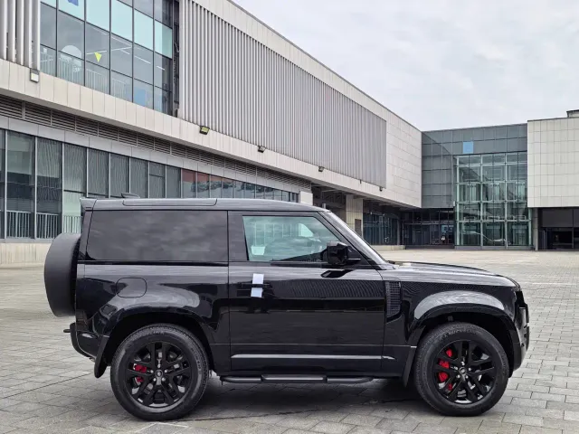 Land Rover Defender — Фото автомобиля 4