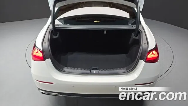 Mercedes-Benz E-Class — Фото автомобиля 29