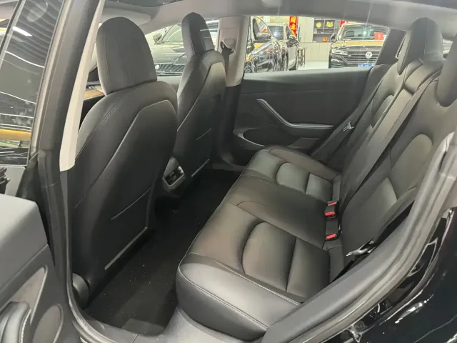 Tesla Model 3 — Фото автомобиля 9